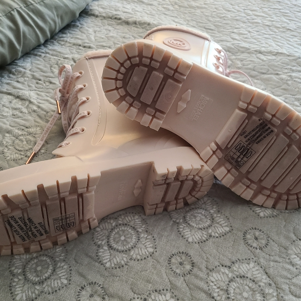 Michael Kors Light Pink Winter Boots - Picture 6 of 13